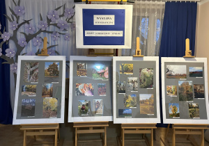 Wystawa fotograficzna, przedstawiająca jesień w obiektywie aparatu. Różnorodne zdjęcia przedstawiające kolory aktualnej pory roku.