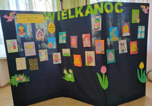 Galeria wielkanocnych, kolorowych kart wykonanych przez dzieci z Wilna.