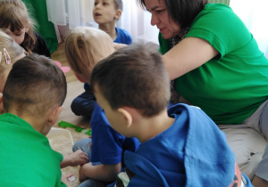 Wspólne zabawy z gośćmi.