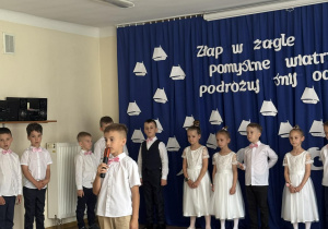 Gabryś recytuje wiersz.