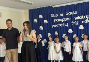 Rodzice dziękują nauczycielom.