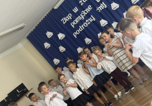 5-latki żegnają starszych kolegów.