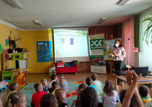 Starszaki wzięły udział w lekcji edukacyjnej zorganizowanej przez PGK w Radomsku.