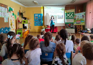 Starszaki wzięły udział w lekcji edukacyjnej zorganizowanej przez PGK w Radomsku.