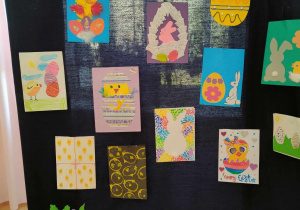Galeria wielkanocnych, kolorowych kart wykonanych przez dzieci z Wilna.
