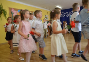 Tradycyjnie 6-latki zatańczyły Poloneza