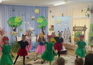 Układ taneczny do piosenki Moniki Kluzy Żaby.
