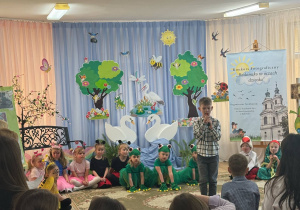 Występ naszych Motylków. Filip recytuje wierszyk o Radomsku.