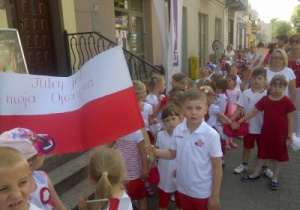 Niesiemy biało-czerwoną flagę