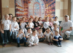Jagódki i Promyczki poznają zawód piekarza.