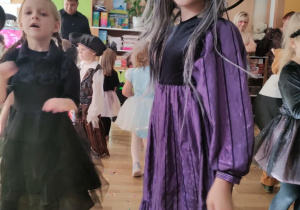 Prezentacja strojów Baby Jagi .