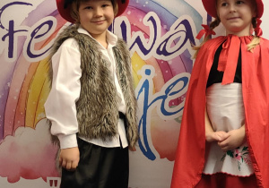 Hania i Tymek w pięknych przebraniach.