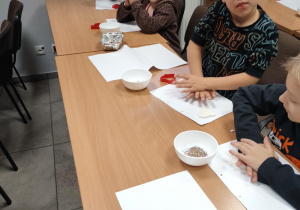 Motylki podczas twórczej pracy.