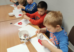 Motylki podczas twórczej pracy.