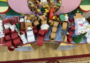 Ozdoby stworzone na warsztatach.