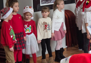 Gaja i Nela wśród innych uczestników konkursu.