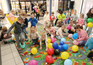 Zabawy w "łapanie balonów".