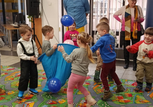 Zabawy w "łapanie balonów".