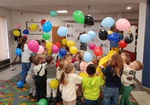 Zabawy w "łapanie balonów".