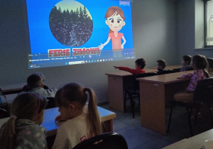 Oglądamy film edukacyjny.