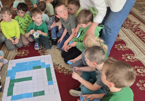 Rozwiązywanie krzyżówki ekologicznej.