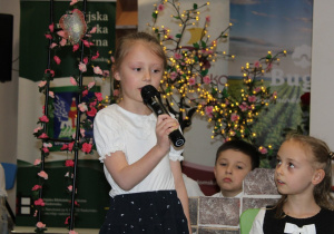 Tosia w swojej roli w przedstawieniu.